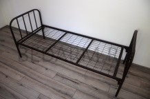 Кровать односпальная из металла (СБ 3 общ) коричневая — вид слева